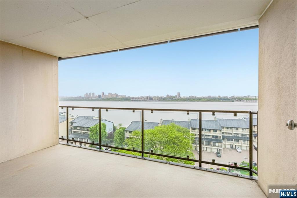 1203 River Road 9G