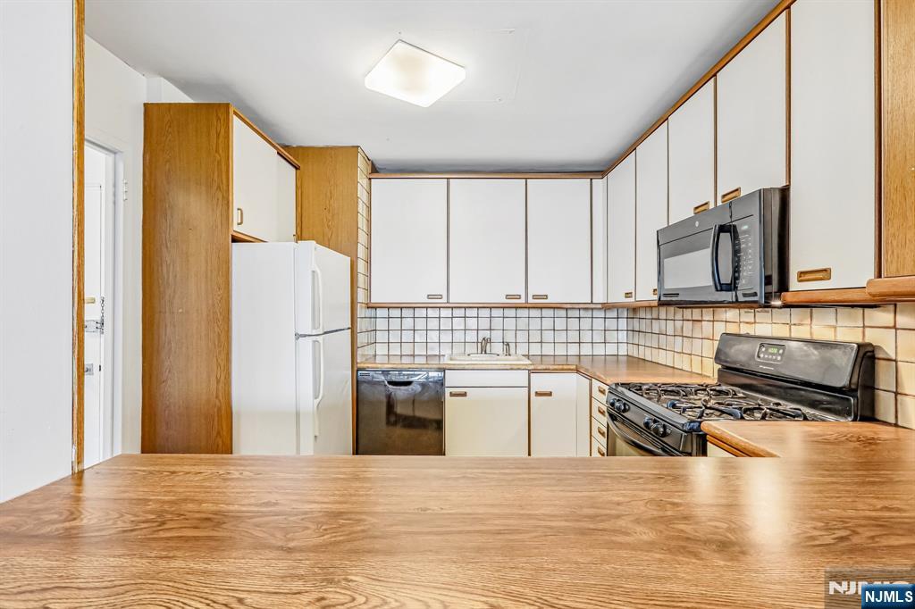 1203 River Road 9G