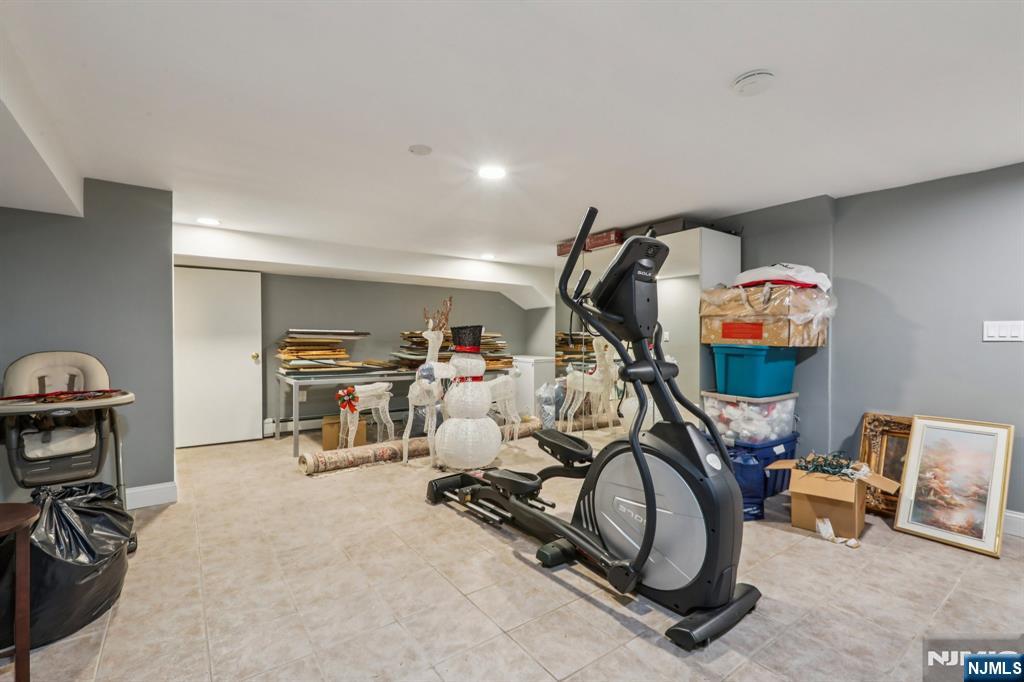 1060 Briar Way