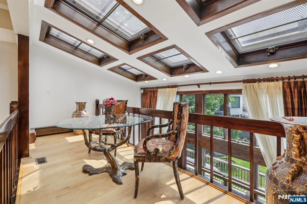 1060 Briar Way