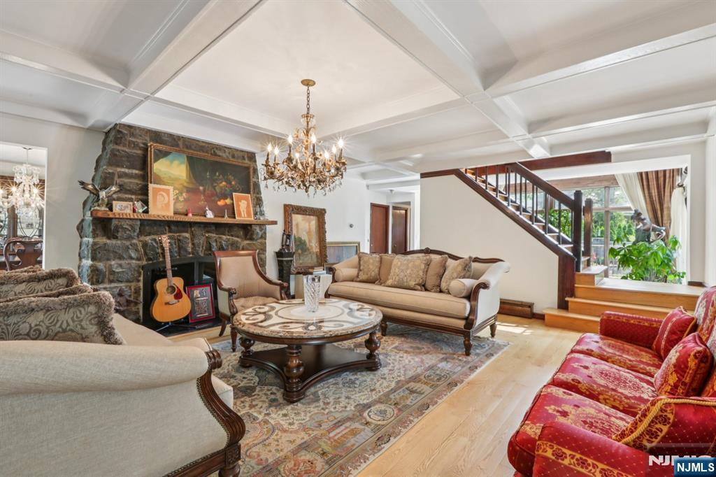 1060 Briar Way