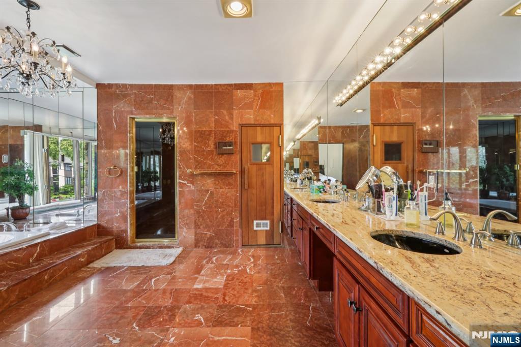 1060 Briar Way