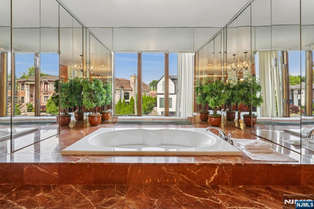 1060 Briar Way