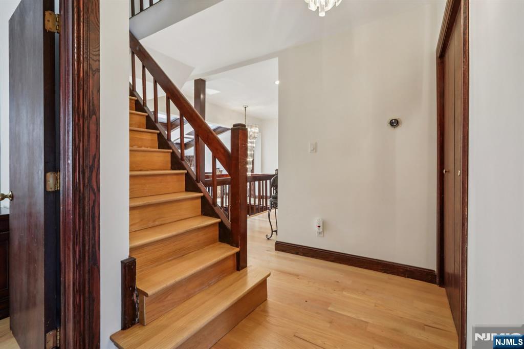 1060 Briar Way