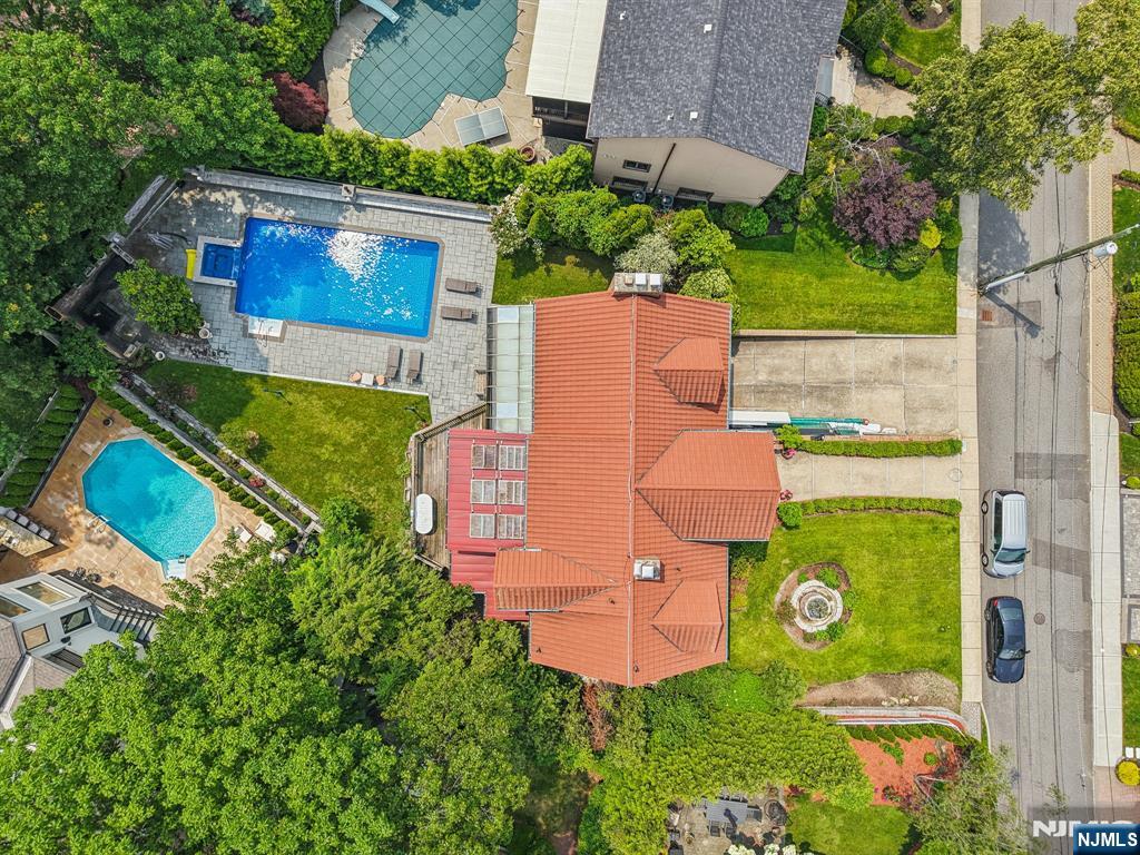 1060 Briar Way