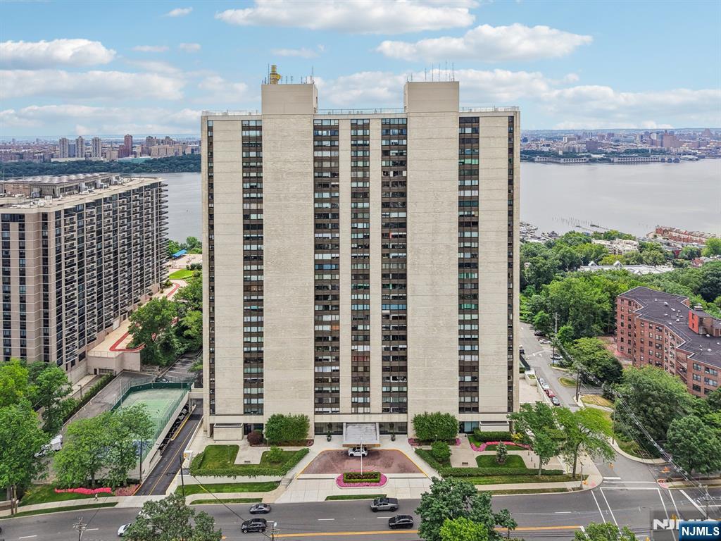 1500 Palisade Avenue 18C