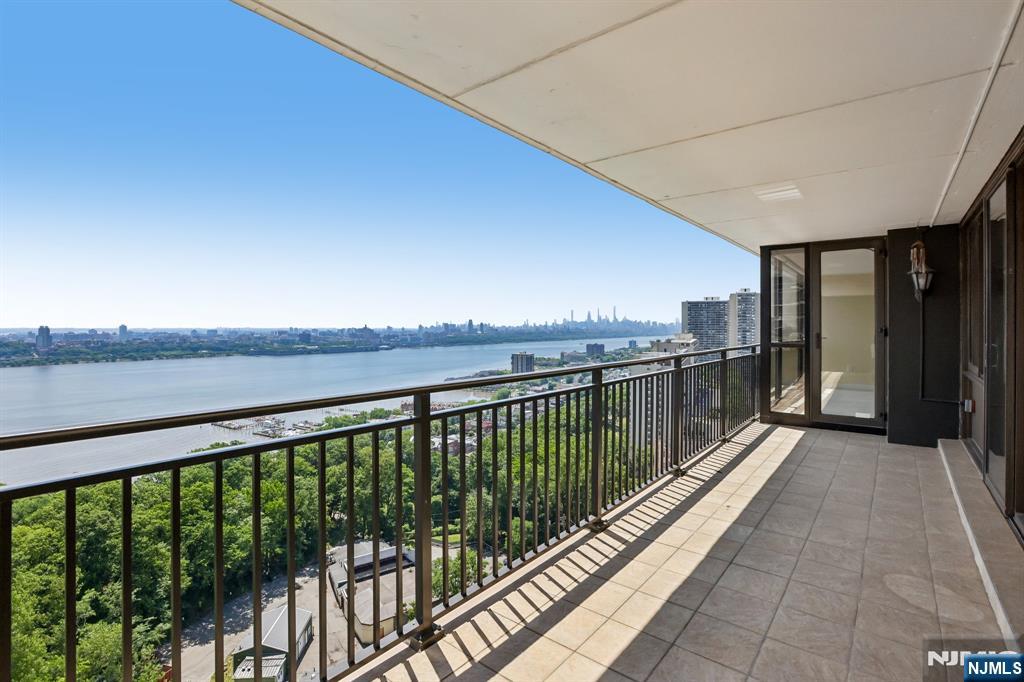 1500 Palisade Avenue 18C