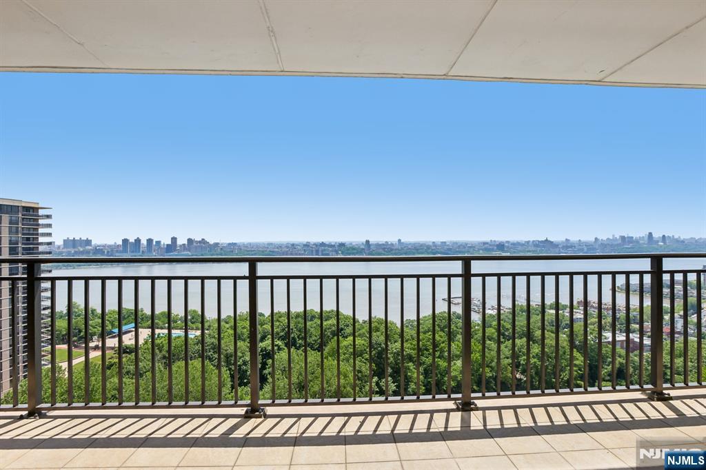 1500 Palisade Avenue 18C