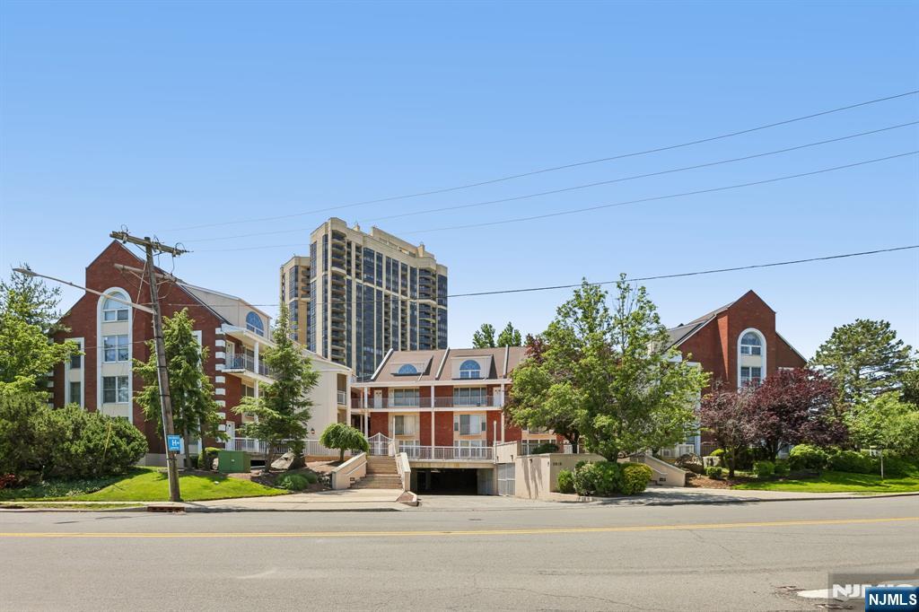 1018 Palisade Avenue 3