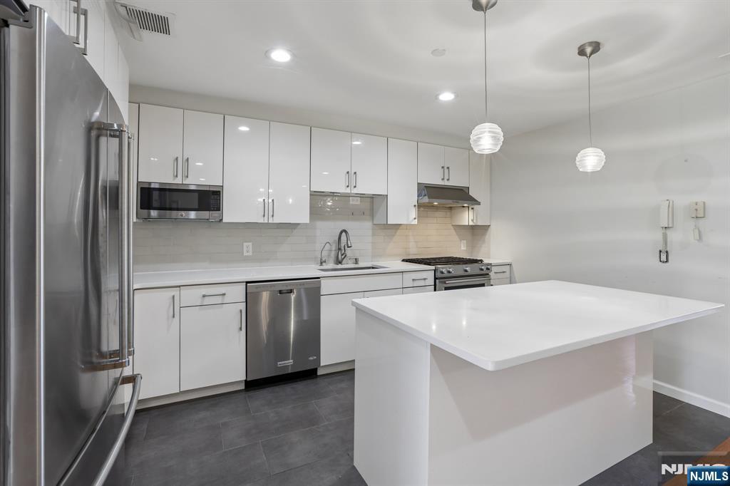 1018 Palisade Avenue 3