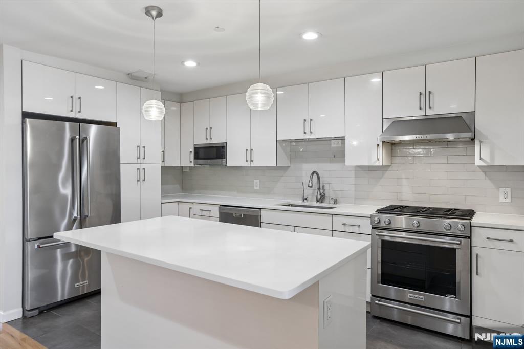 1018 Palisade Avenue 3