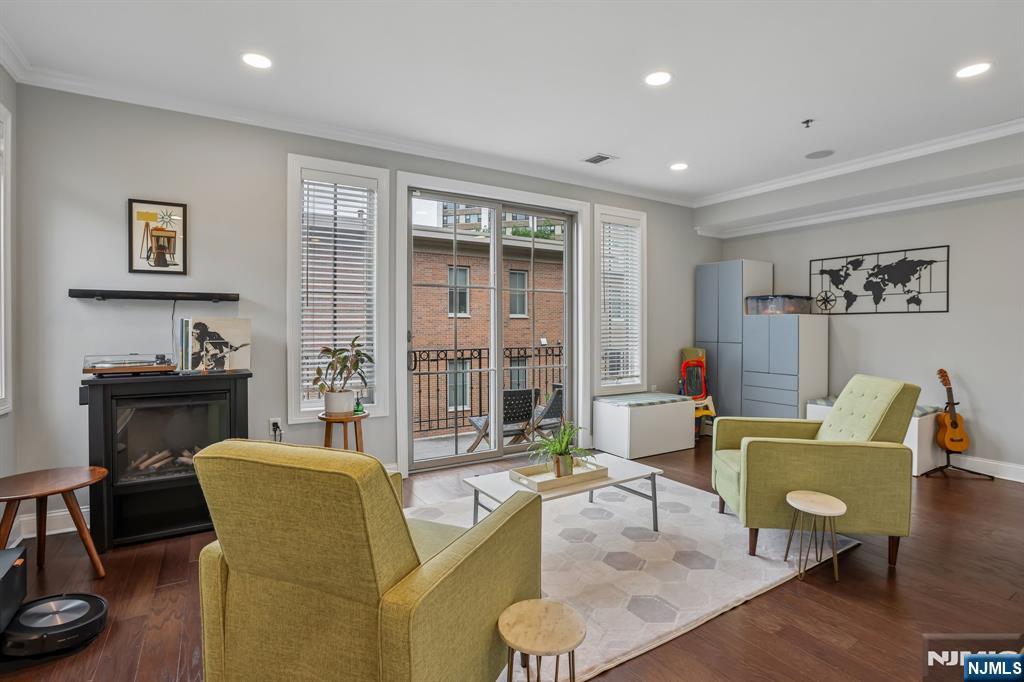 200 Laird Avenue 201