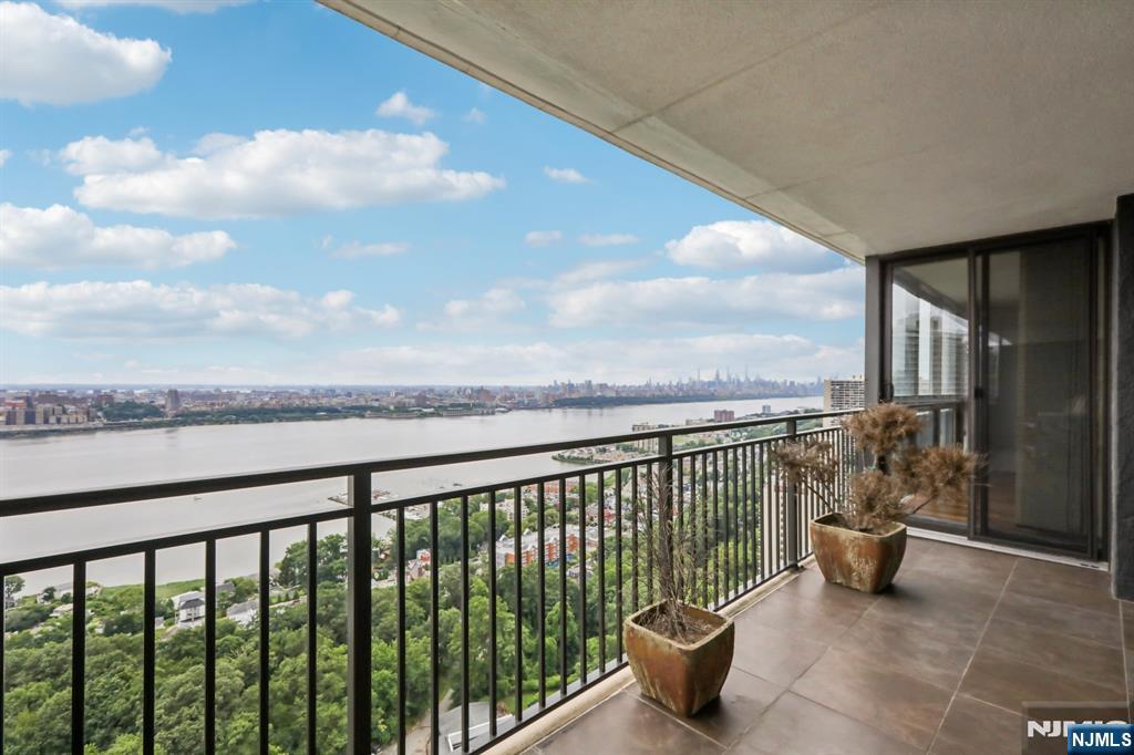 1500 Palisade Avenue 27C