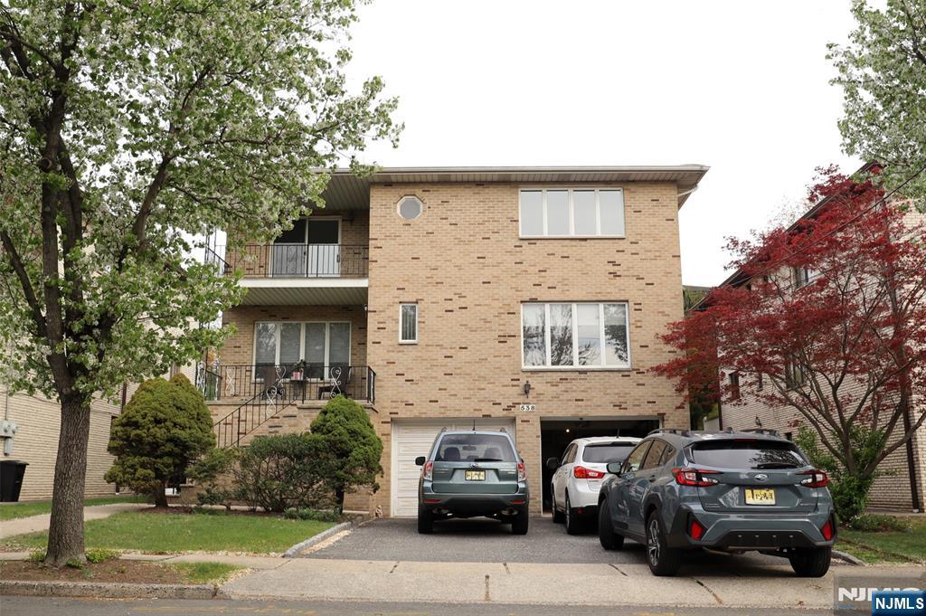 538 Hillside Street 2
