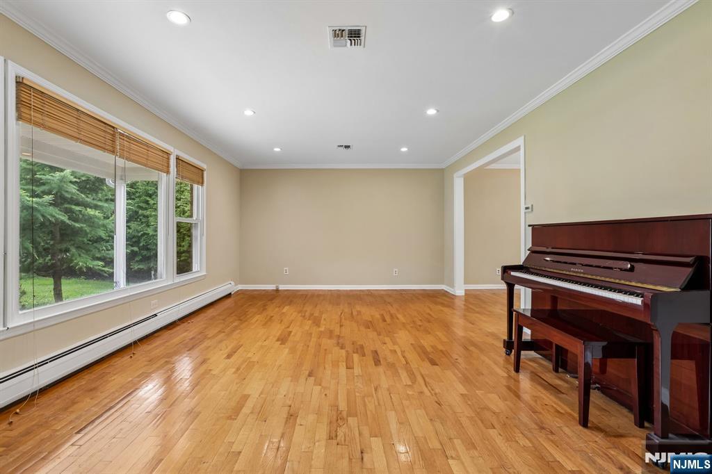 39 Maple Avenue