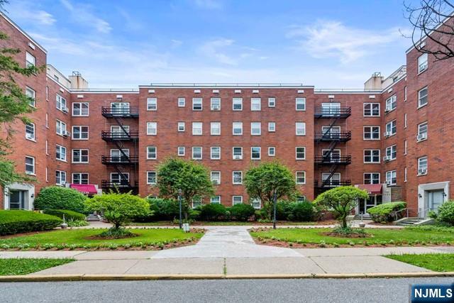 2320 Linwood Avenue 3F