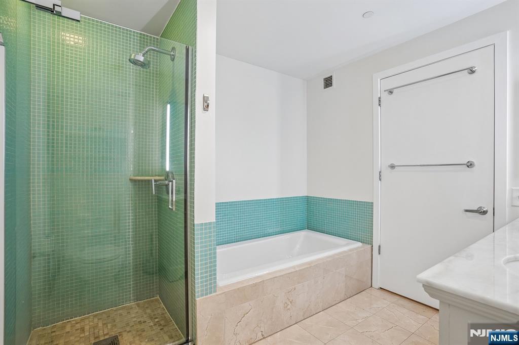 1215 Hudson Park