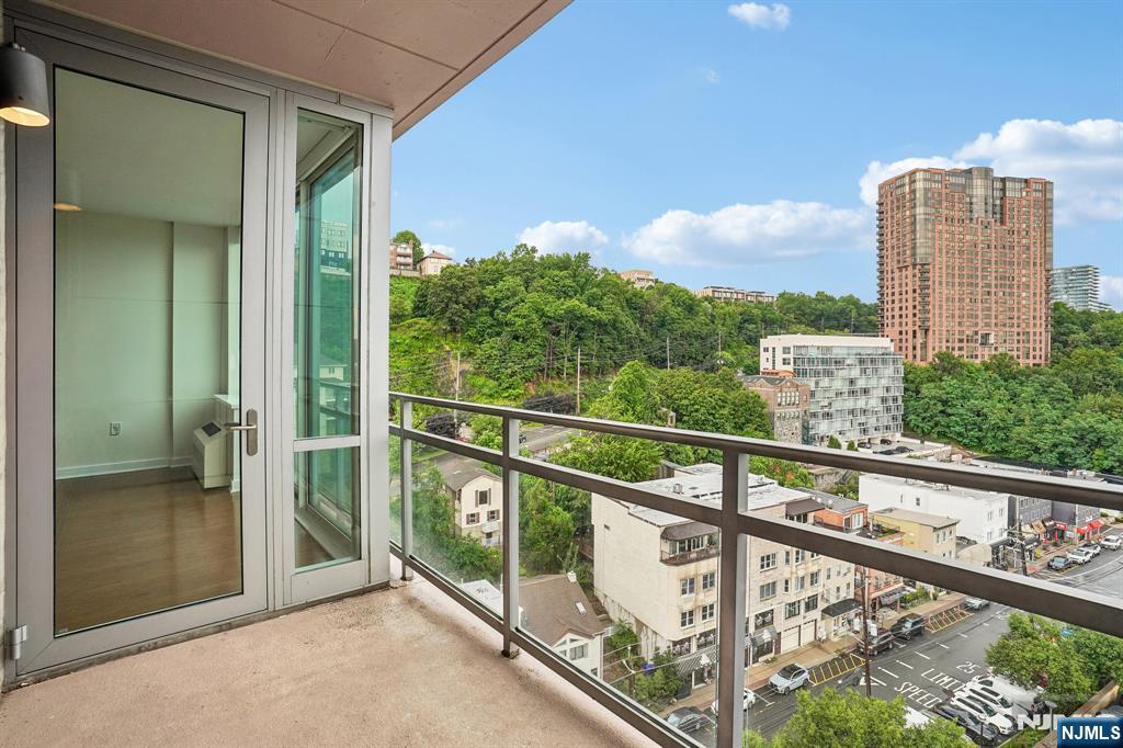 1215 Hudson Park