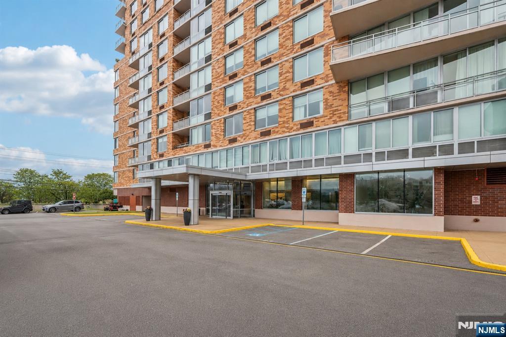 1215 Hudson Park