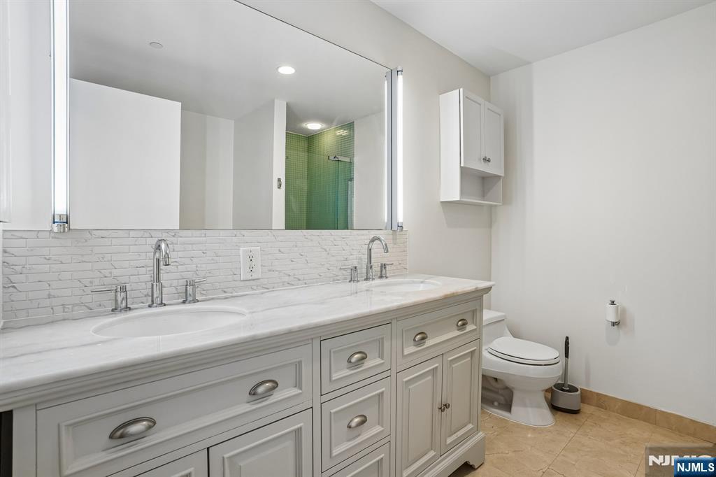 1215 Hudson Park