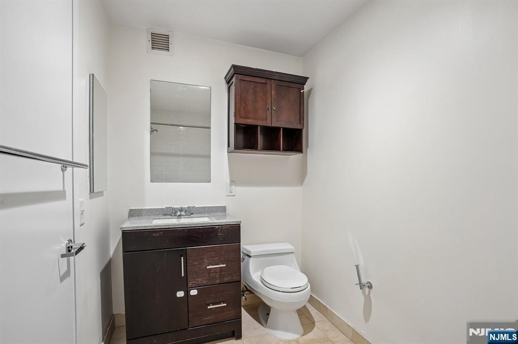 1215 Hudson Park