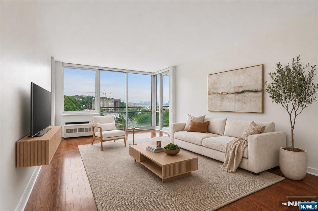 1215 Hudson Park