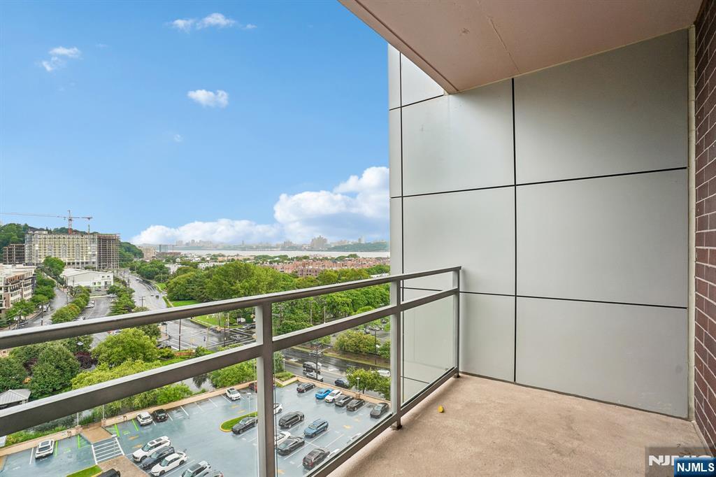 1215 Hudson Park
