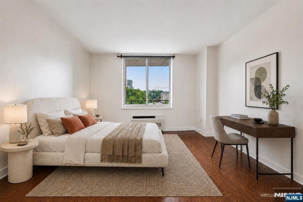 1215 Hudson Park