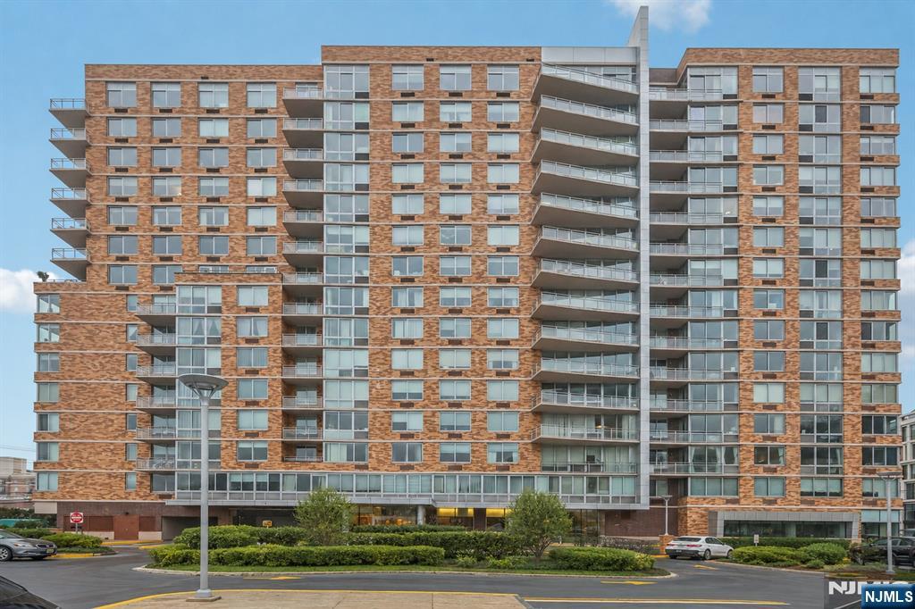 1215 Hudson Park