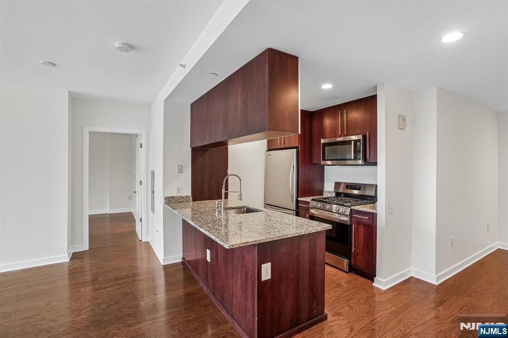 1215 Hudson Park