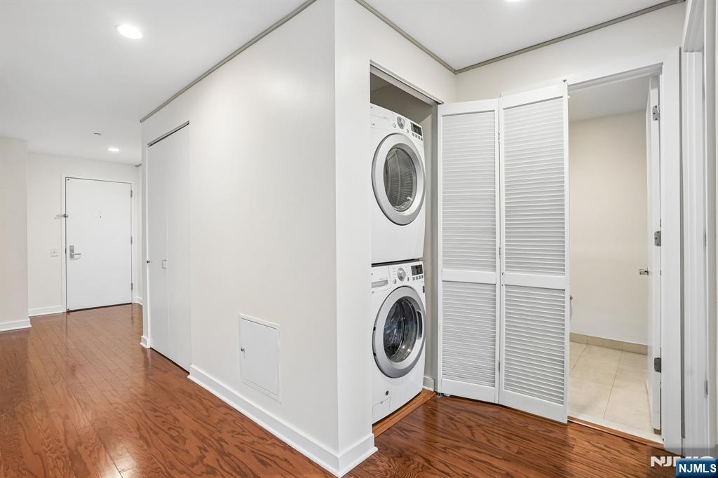 1215 Hudson Park