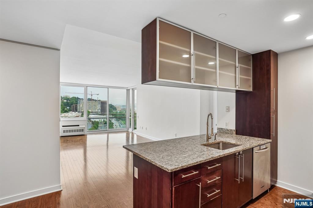 1215 Hudson Park