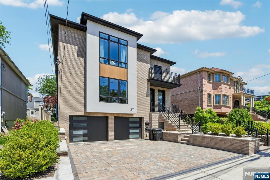 211 Warwick Avenue 1