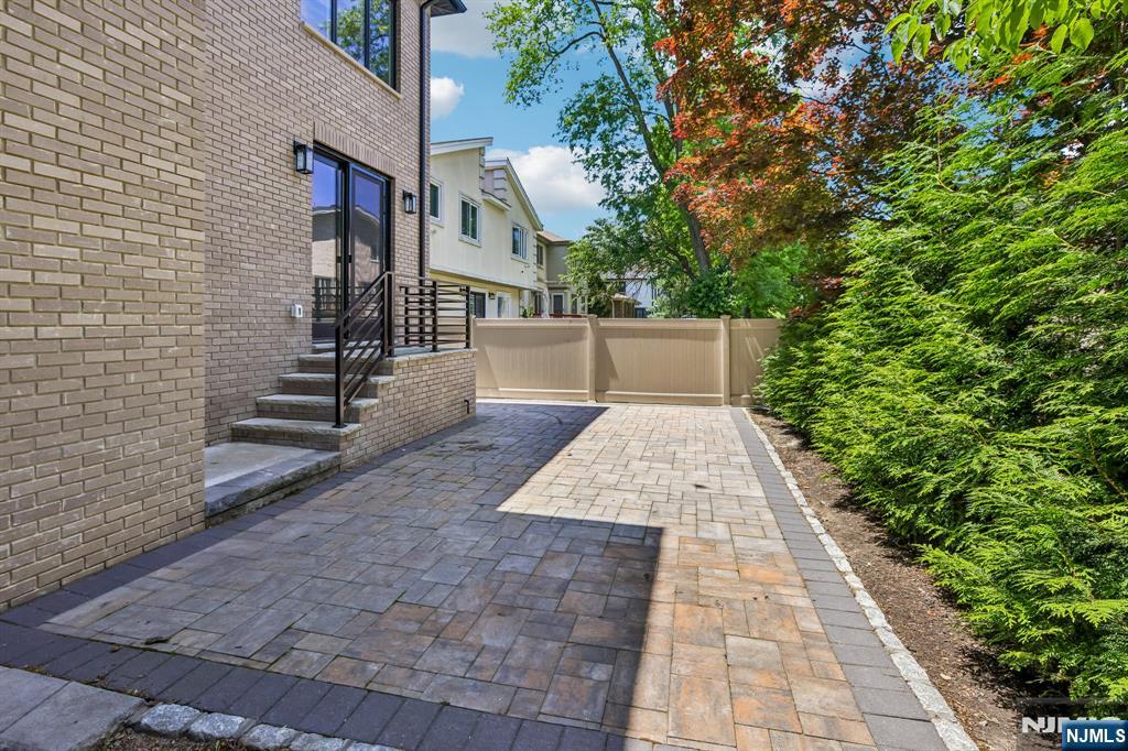 211 Warwick Avenue 1