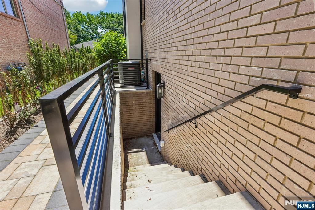 211 Warwick Avenue 1