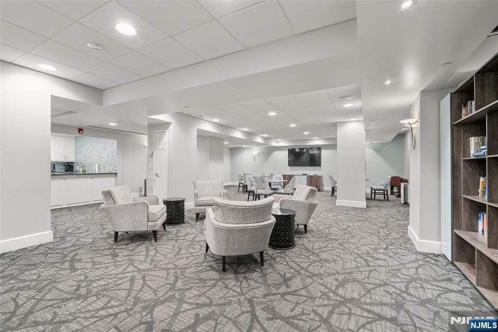 2200 N Central Road 11E