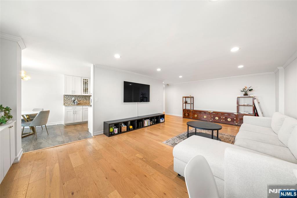 2200 N Central Road 11E