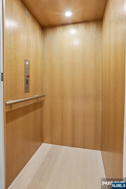 10B Hooks Lane