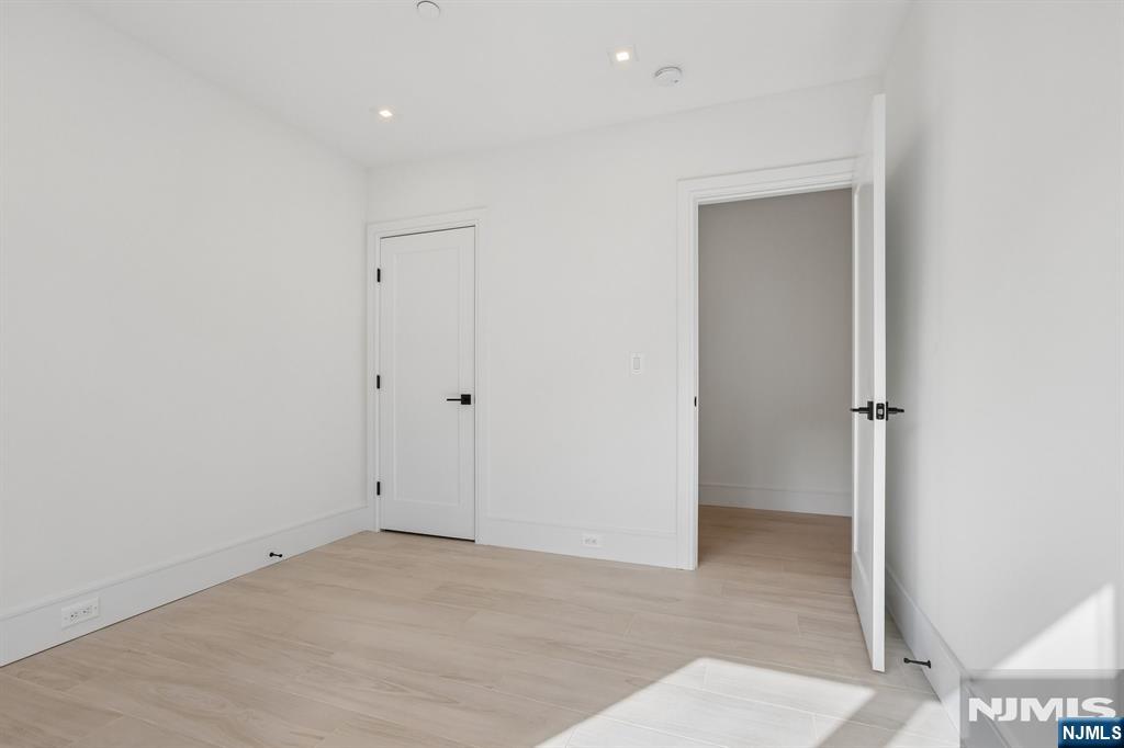 10B Hooks Lane