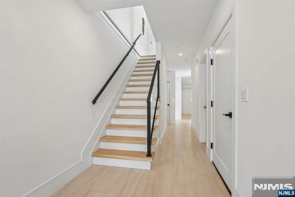 10 Hooks Lane B