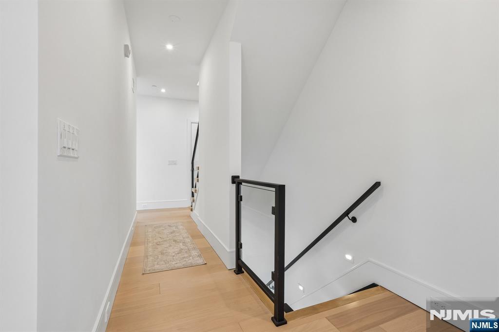 10 Hooks Lane B