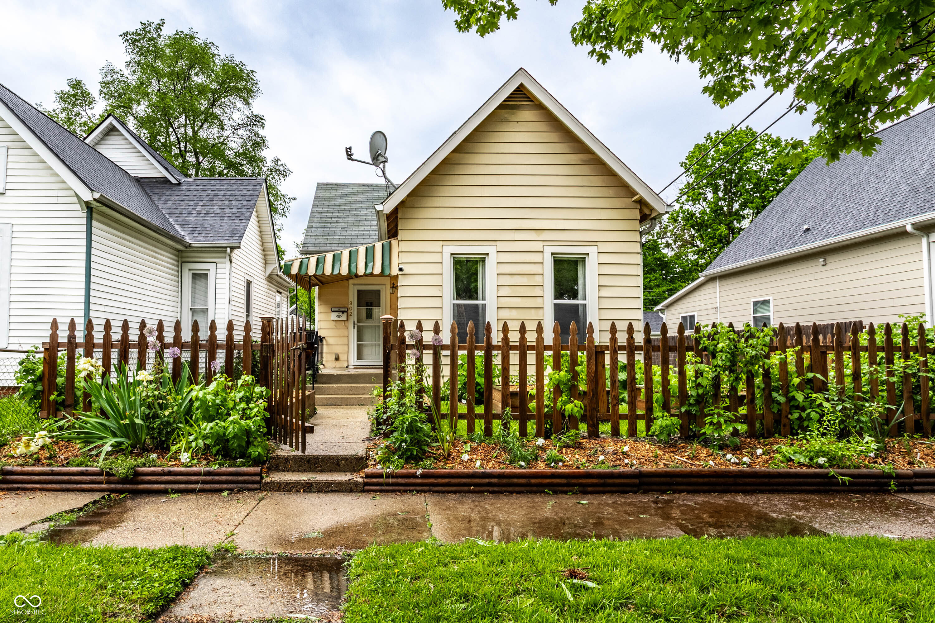 902 Villa Avenue