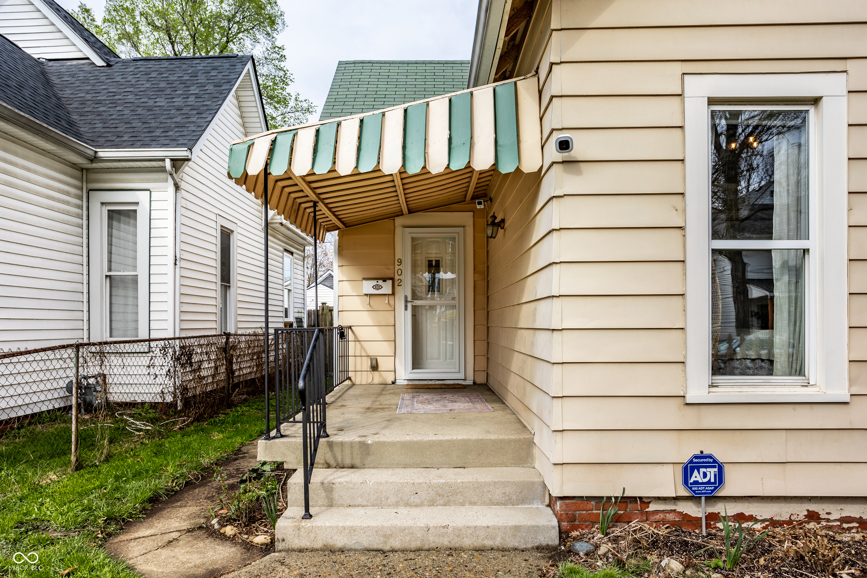 902 Villa Avenue