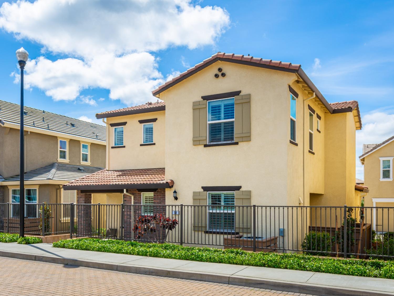 58 Huddlestone Circle