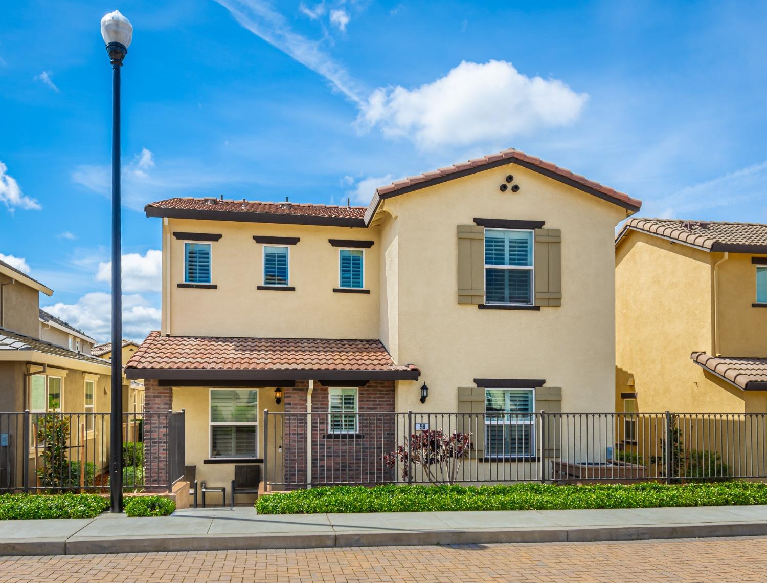 58 Huddlestone Circle