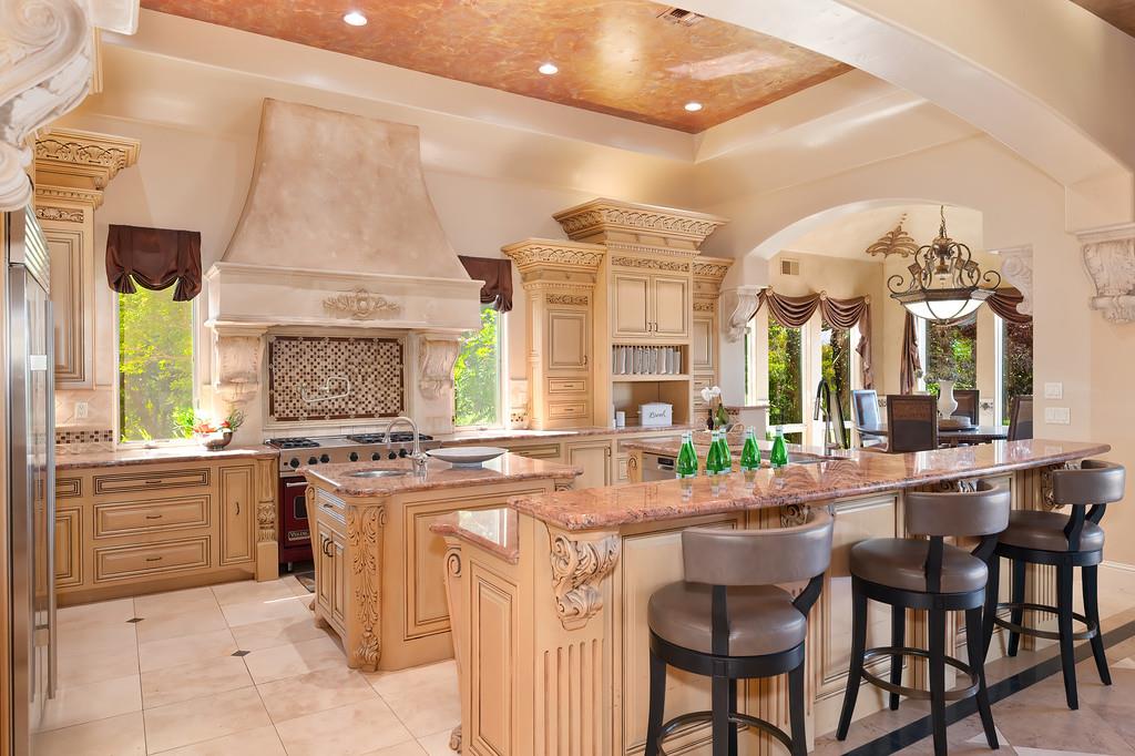 5535 Eden Roc Drive
