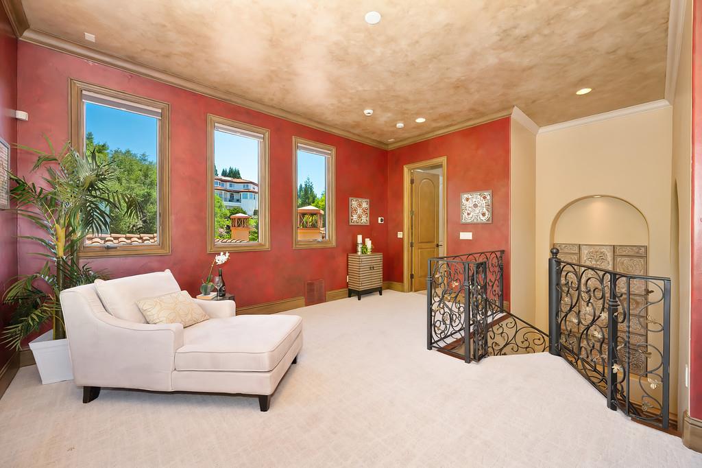 5535 Eden Roc Drive