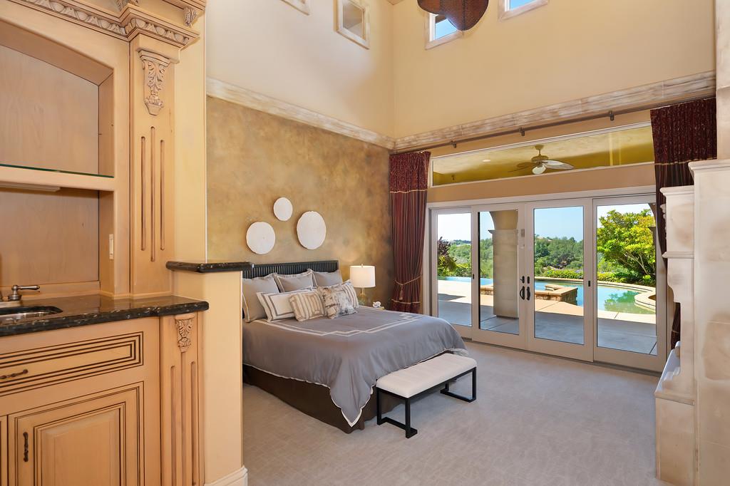 5535 Eden Roc Drive