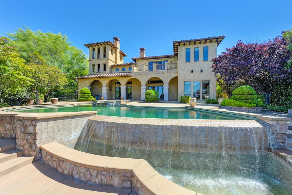 5535 Eden Roc Drive