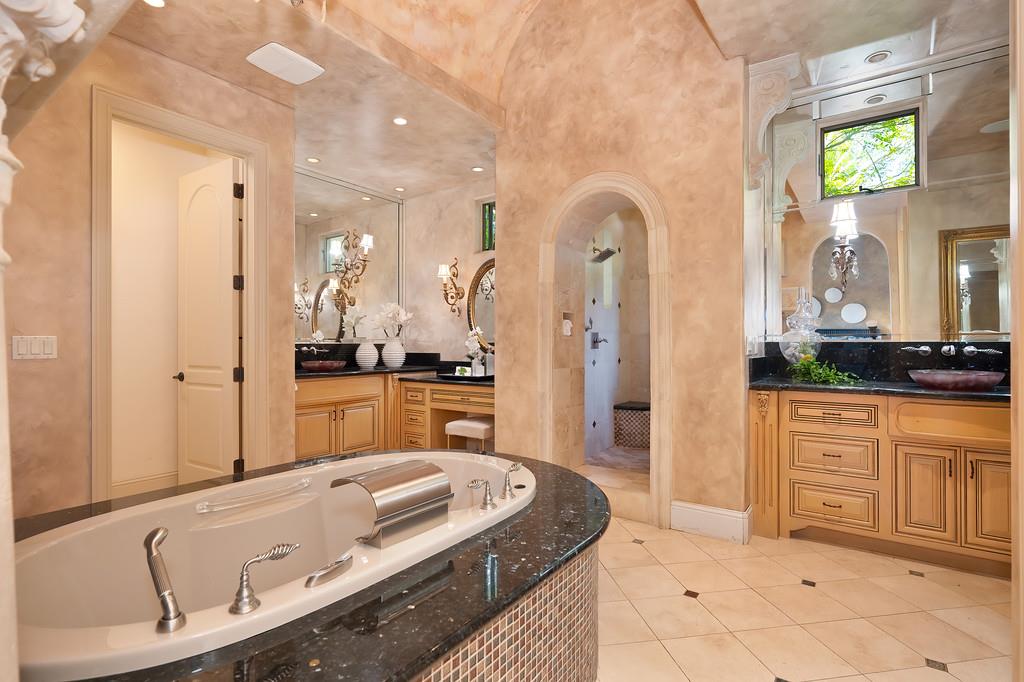 5535 Eden Roc Drive